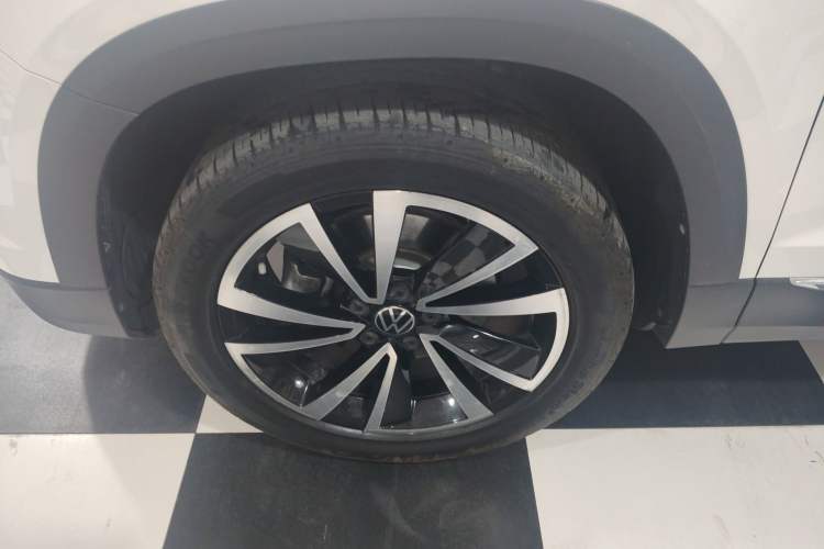 Used Volkswagen Tharu 2021 330TSI All-Wheel Drive Luxury PLUS Version Left Front Wheel Hub