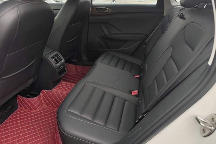 Used Volkswagen Tharu 2021 330TSI All-Wheel Drive Luxury PLUS Version Left Rear Seat