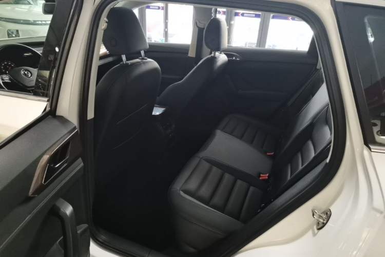 Used Volkswagen Tharu 2021 330TSI All-Wheel Drive Luxury PLUS Version Left Rear Seat
