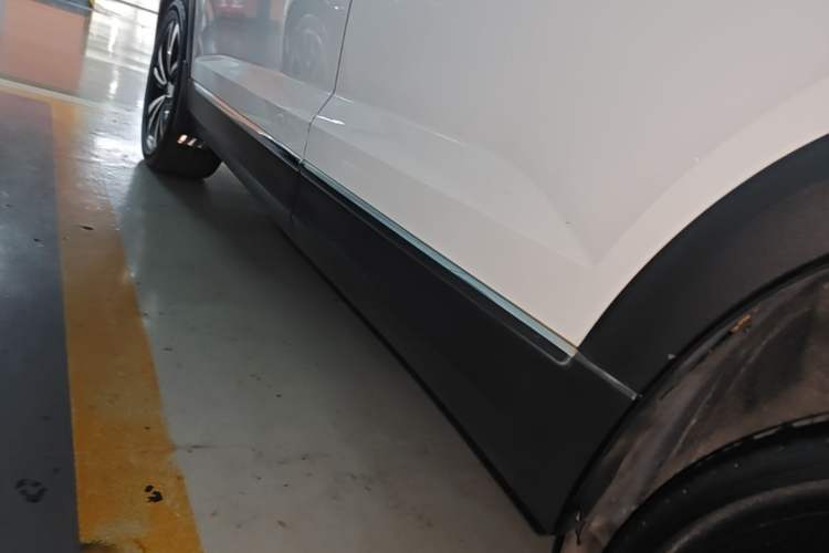 Used Volkswagen Tharu 2021 330TSI All-Wheel Drive Luxury PLUS Version Left Side Sill