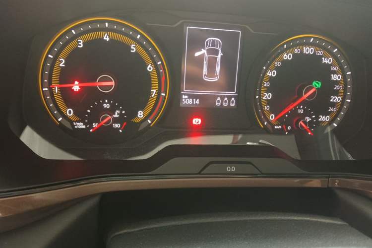 Used Volkswagen Tharu 2021 280TSI Two-Wheel-Drive Luxury Plus Edition Odometer Close Up