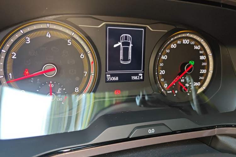 Used Volkswagen Tharu 2021 280TSI Two-Wheel-Drive Luxury Plus Edition Odometer Close Up