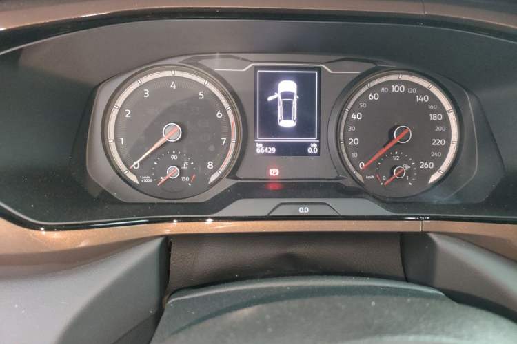 Used Volkswagen Tharu 2021 280TSI Two-Wheel-Drive Luxury Plus Edition Odometer Close Up