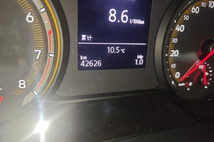 Used Volkswagen Tharu 2021 280TSI Two-Wheel-Drive Luxury Plus Edition Odometer Close Up