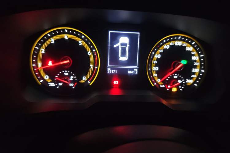 Used Volkswagen Tharu 2021 280TSI Two-Wheel-Drive Luxury Plus Edition Odometer Close Up
