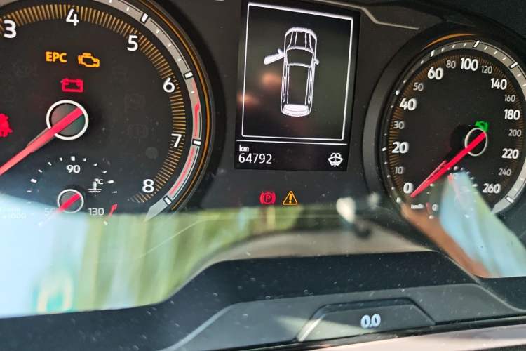 Used Volkswagen Tharu 2021 280TSI Two-Wheel-Drive Luxury Edition Odometer Close Up