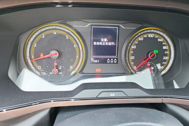 Used Volkswagen Tharu 2021 280TSI Two-Wheel-Drive Luxury Plus Edition Odometer Close Up