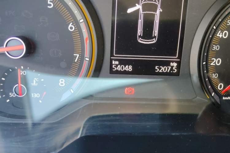 Used Volkswagen Tharu 2021 280TSI Two-Wheel-Drive Luxury Plus Edition Odometer Close Up
