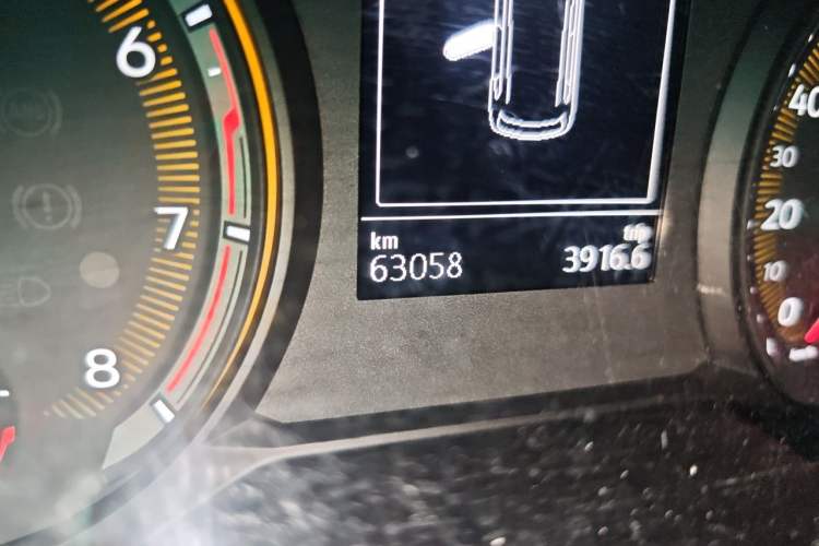 Used Volkswagen Tharu 2021 280TSI Two-Wheel-Drive Luxury Edition Odometer Close Up