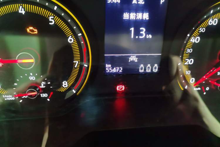 Used Volkswagen Tharu 2021 280TSI Two-Wheel-Drive Luxury Plus Edition Odometer Close Up
