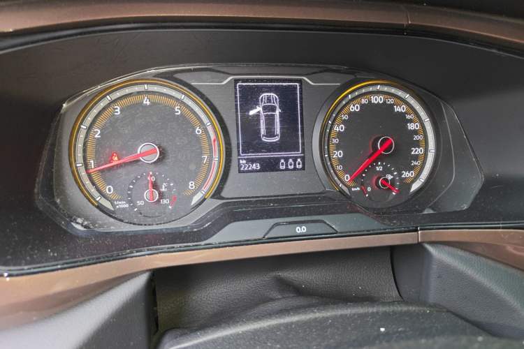 Used Volkswagen Tharu 2021 280TSI Two-Wheel-Drive Luxury Plus Edition Odometer Close Up
