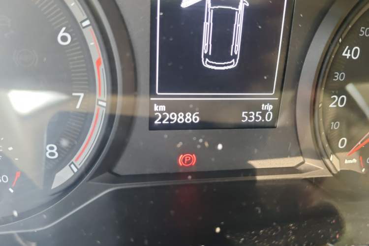 Used Volkswagen Tharu 2021 280TSI Two-Wheel-Drive Luxury Plus Edition Odometer Close Up