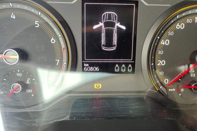 Used Volkswagen Tharu 2021 330TSI All-Wheel Drive Luxury PLUS Version Odometer Close Up