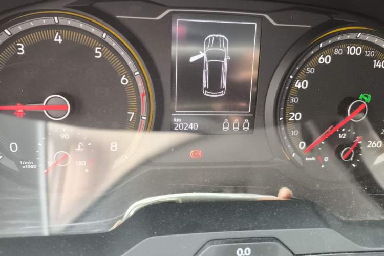 Used Volkswagen Tharu 2021 280TSI Two-Wheel-Drive Luxury Plus Edition Odometer Close Up