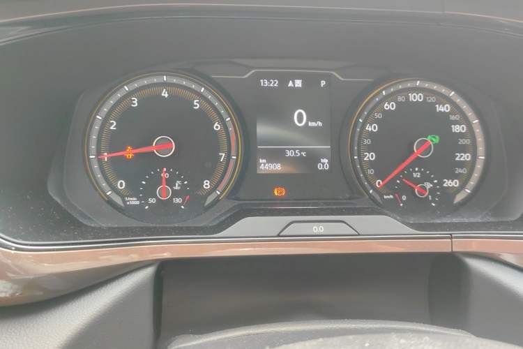 Used Volkswagen Tharu 2021 280TSI Two-Wheel-Drive Luxury Plus Edition Odometer Close Up