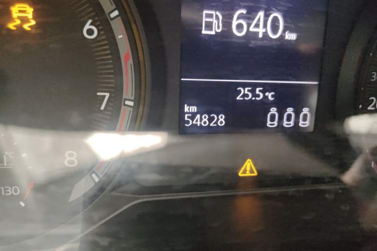 Used Volkswagen Tharu 2021 280TSI Two-Wheel-Drive Luxury Plus Edition Odometer Close Up