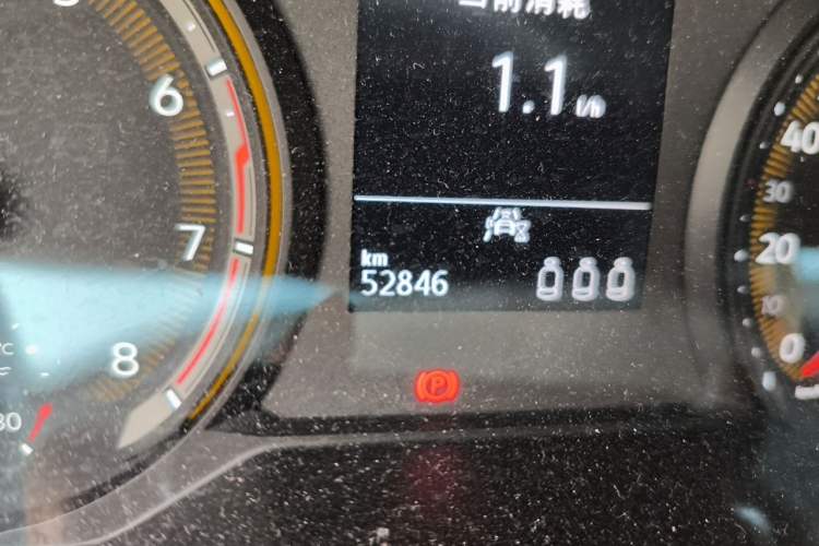 Used Volkswagen Tharu 2021 280TSI Two-Wheel-Drive Luxury Plus Edition Odometer Close Up