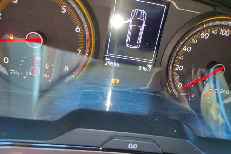 Used Volkswagen Tharu 2021 280TSI Two-Wheel-Drive Luxury Plus Edition Odometer Close Up