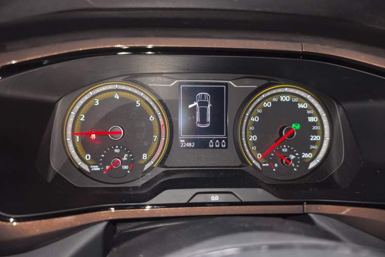 Used Volkswagen Tharu 2021 280TSI Two-Wheel-Drive Luxury Plus Edition Odometer Close Up