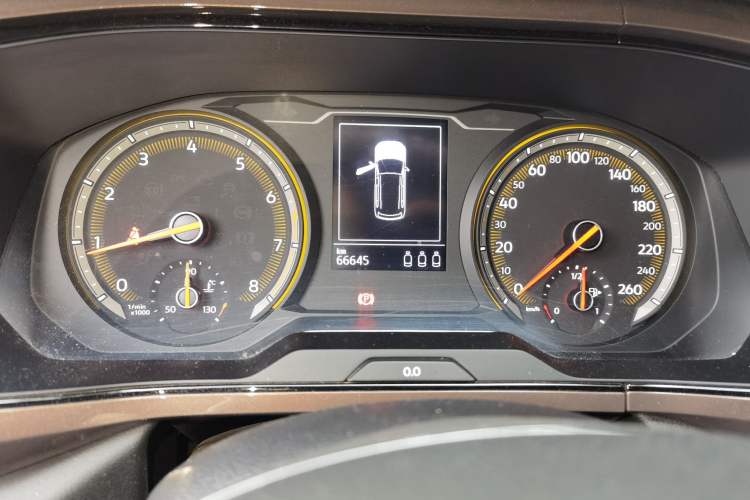 Used Volkswagen Tharu 2021 280TSI Two-Wheel-Drive Luxury Plus Edition Odometer Close Up