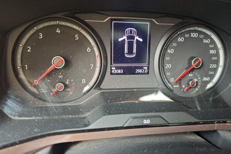 Used Volkswagen Tharu 2021 280TSI Two-Wheel-Drive Luxury Plus Edition Odometer Close Up
