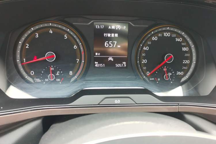 Used Volkswagen Tharu 2021 280TSI Two-Wheel-Drive Luxury Plus Edition Odometer Close Up