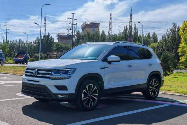 Volkswagen Tharu 2021 280TSI Two-Wheel-Drive Luxury Plus Edition с пробегом