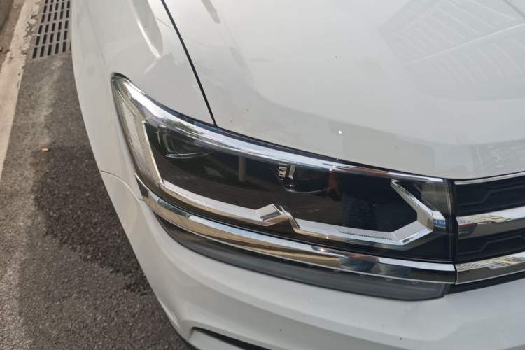 Used Volkswagen Tharu 2021 280TSI Two-Wheel-Drive Luxury Plus Edition Right Front Headlight