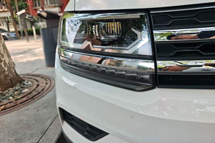 Used Volkswagen Tharu 2021 280TSI Two-Wheel-Drive Luxury Plus Edition Right Front Headlight