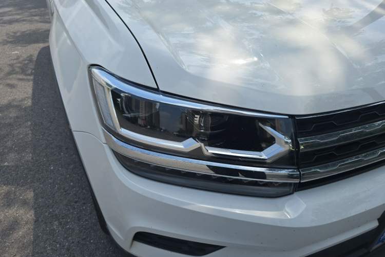 Used Volkswagen Tharu 2021 280TSI Two-Wheel-Drive Luxury Plus Edition Right Front Headlight