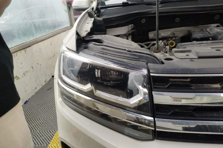 Used Volkswagen Tharu 2021 280TSI Two-Wheel-Drive Luxury Plus Edition Right Front Headlight