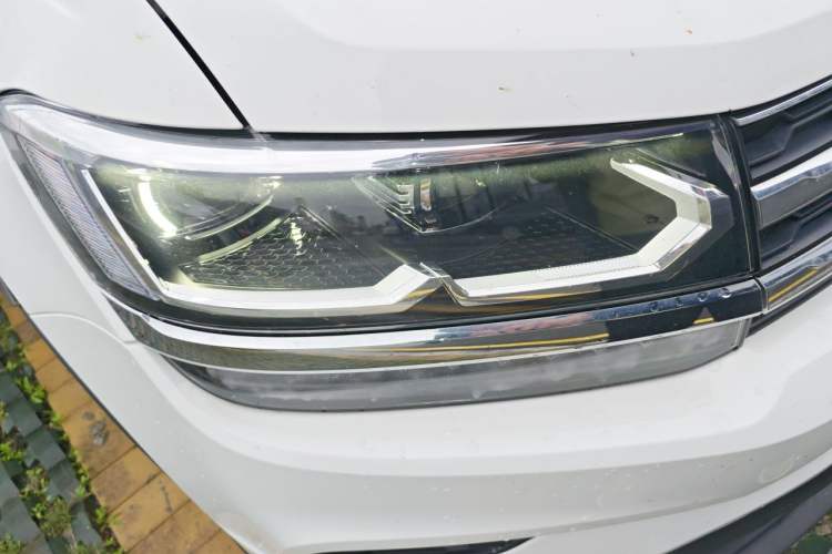 Used Volkswagen Tharu 2021 280TSI Two-Wheel-Drive Luxury Plus Edition Right Front Headlight