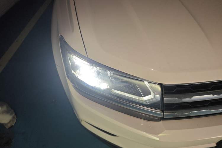 Used Volkswagen Tharu 2021 280TSI Two-Wheel-Drive Luxury Plus Edition Right Front Headlight