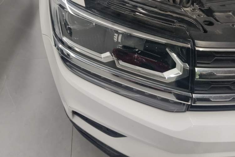 Used Volkswagen Tharu 2021 280TSI Two-Wheel-Drive Luxury Plus Edition Right Front Headlight