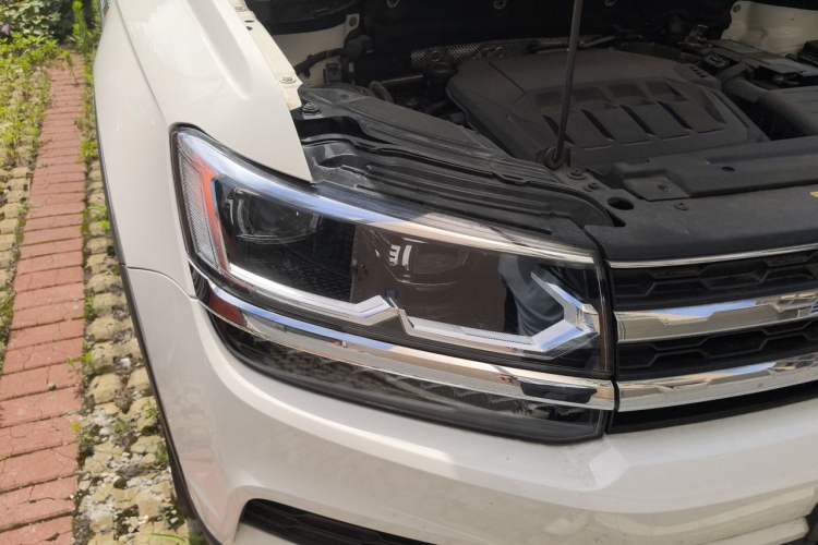 Used Volkswagen Tharu 2021 330TSI All-Wheel Drive Luxury PLUS Version Right Front Headlight