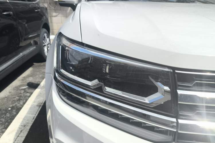 Used Volkswagen Tharu 2021 280TSI Two-Wheel-Drive Luxury Plus Edition Right Front Headlight