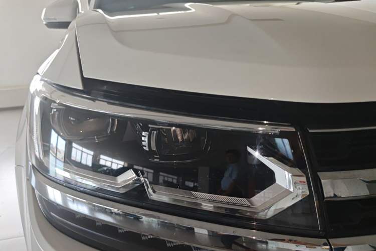 Used Volkswagen Tharu 2021 280TSI Two-Wheel-Drive Luxury Plus Edition Right Front Headlight