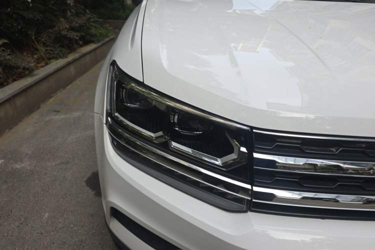 Used Volkswagen Tharu 2021 280TSI Two-Wheel-Drive Luxury Plus Edition Right Front Headlight