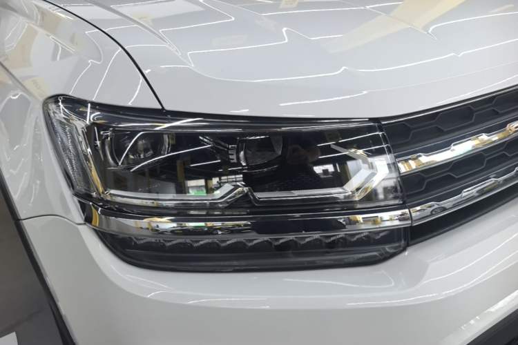 Used Volkswagen Tharu 2021 280TSI Two-Wheel-Drive Luxury Plus Edition Right Front Headlight