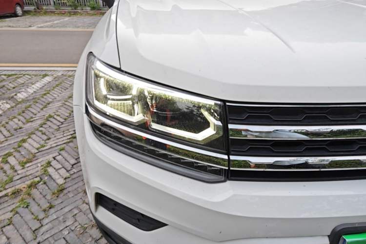 Used Volkswagen Tharu 2021 280TSI Two-Wheel-Drive Luxury Plus Edition Right Front Headlight