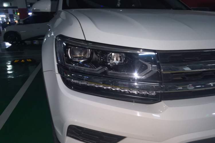 Used Volkswagen Tharu 2021 280TSI Two-Wheel-Drive Luxury Plus Edition Right Front Headlight