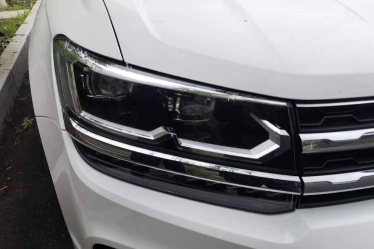 Used Volkswagen Tharu 2021 280TSI Two-Wheel-Drive Luxury Plus Edition Right Front Headlight