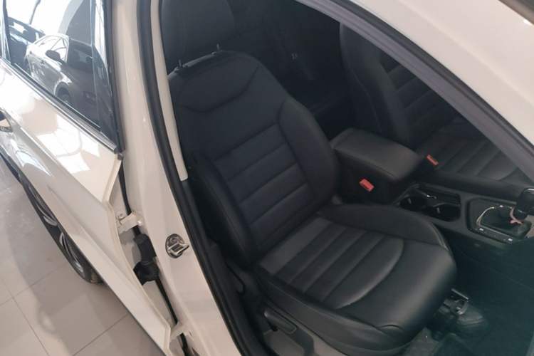 Used Volkswagen Tharu 2021 280TSI Two-Wheel-Drive Luxury Plus Edition Right Front Seat