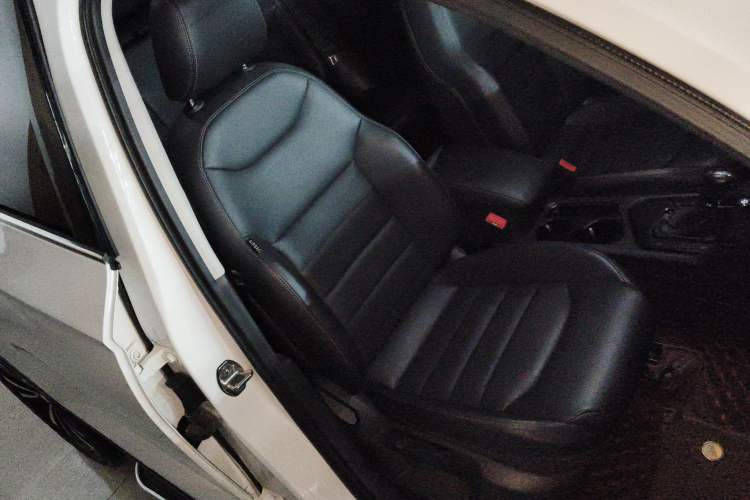 Used Volkswagen Tharu 2021 280TSI Two-Wheel-Drive Luxury Plus Edition Right Front Seat