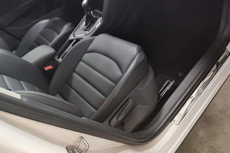 Used Volkswagen Tharu 2021 280TSI Two-Wheel-Drive Luxury Plus Edition Right Front Seat