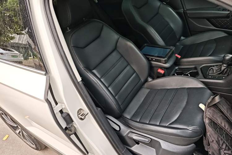 Used Volkswagen Tharu 2021 280TSI Two-Wheel-Drive Luxury Plus Edition Right Front Seat