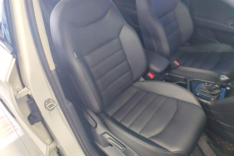 Used Volkswagen Tharu 2021 280TSI Two-Wheel-Drive Luxury Plus Edition Right Front Seat