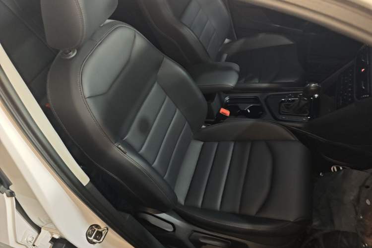 Used Volkswagen Tharu 2021 280TSI Two-Wheel-Drive Luxury Plus Edition Right Front Seat