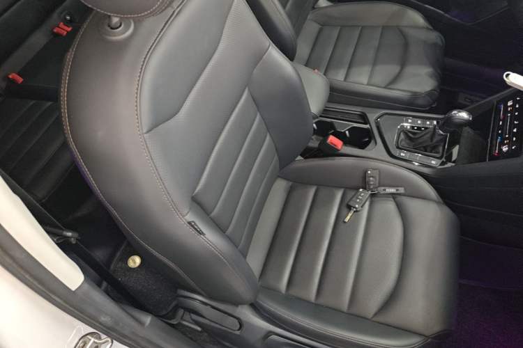 Used Volkswagen Tharu 2021 330TSI All-Wheel Drive Luxury PLUS Version Right Front Seat