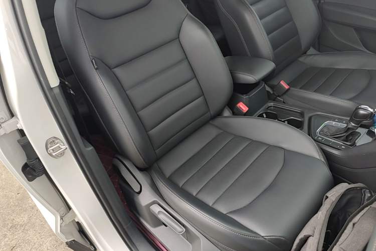 Used Volkswagen Tharu 2021 330TSI All-Wheel Drive Luxury PLUS Version Right Front Seat